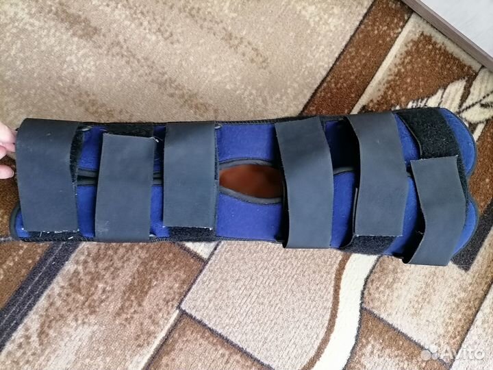 Тутор на коленный сустав