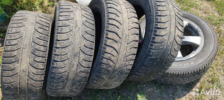Bridgestone Ice Cruiser 7000 215/60 R16