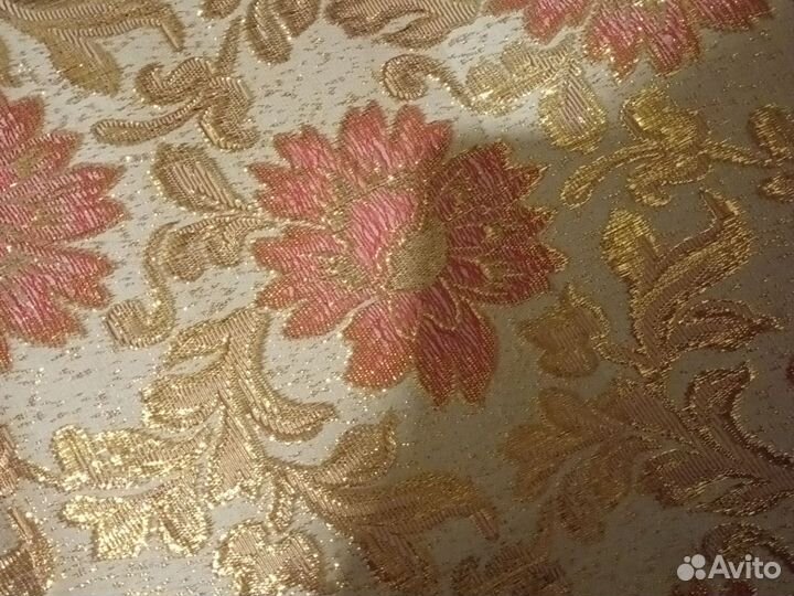Отрез ткани парча