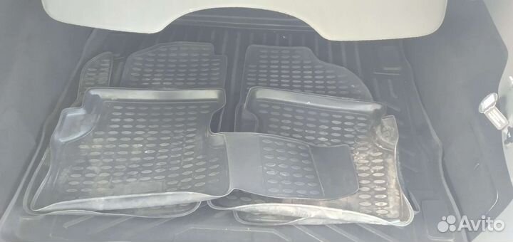 Автомобильные коврики резиновые
