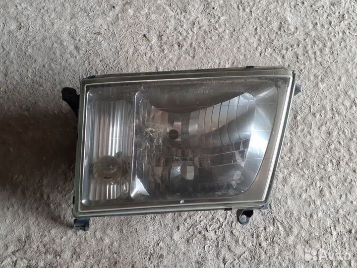 Тойота Ленд Крузер 100 фара передняя левая