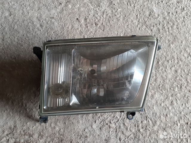 Тойота Ленд Крузер 100 фара передняя левая