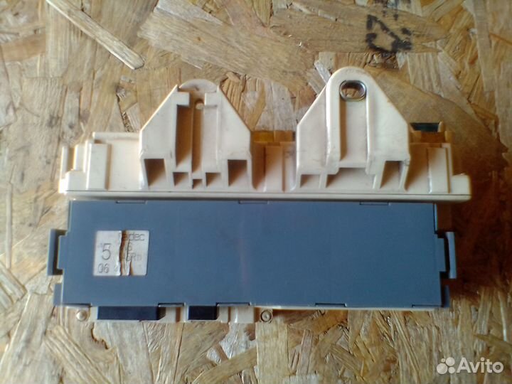 Блок предохранителей в салон Mazda 626 GE-GF