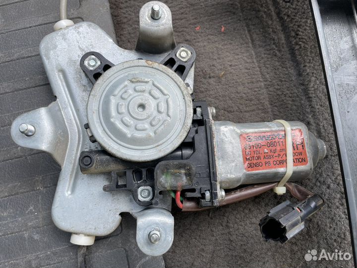 8810008011 Мотор стеклоподъемника передний правый