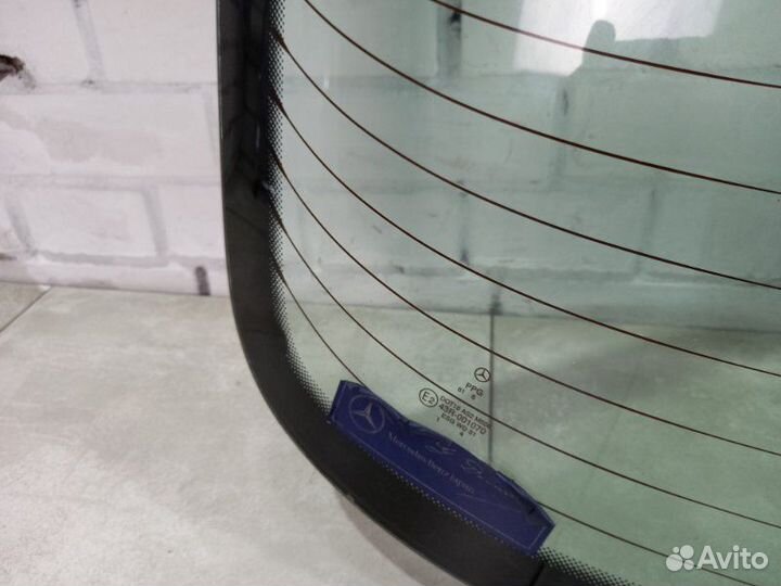 Стекло ветровое заднее Mercedes C200 W202 111.945