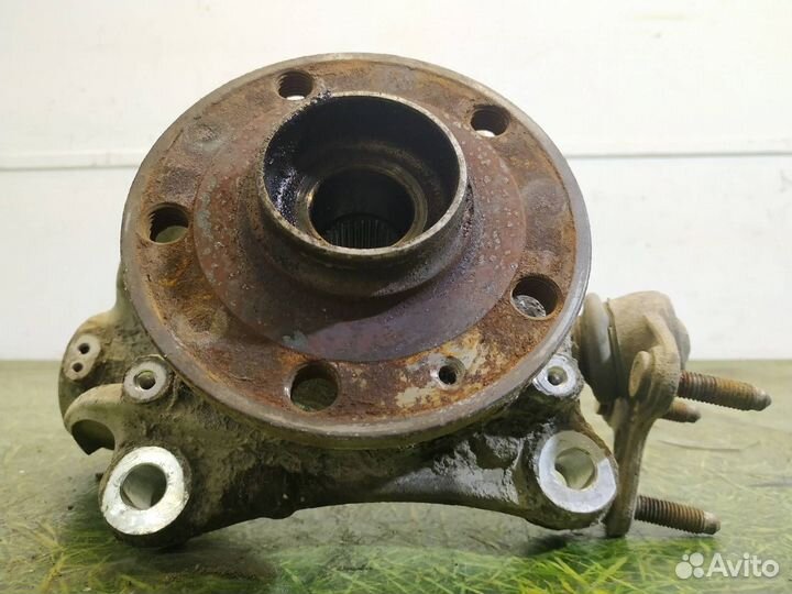 Кулак поворотный передний левый Volkswagen Passat