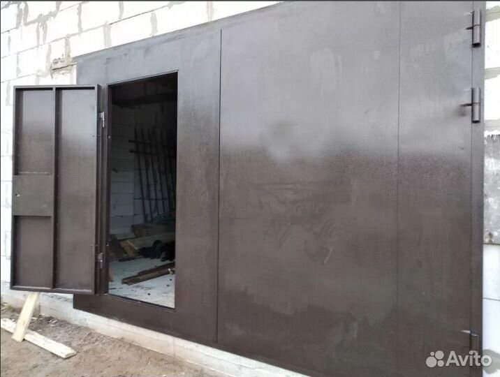 Металлические гаражные ворота с калиткой
