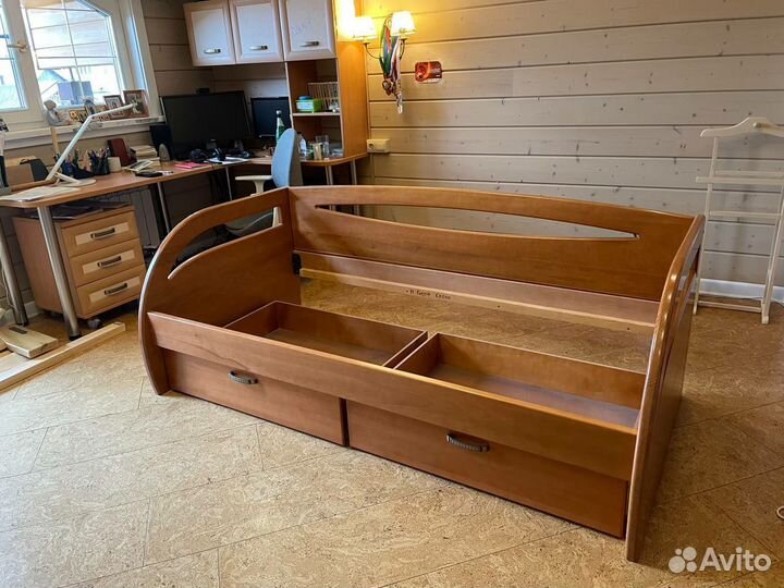 Кровать из массива дерева (бук)