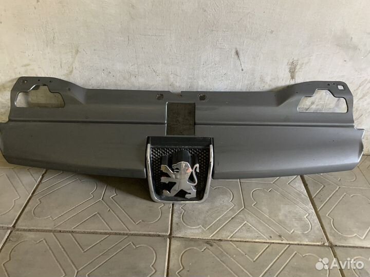 Значок капота Peugeot 206