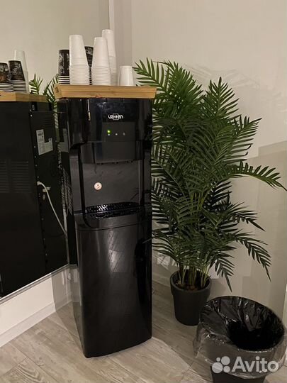 Кулер для воды напольный