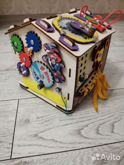 Бизиборд домик