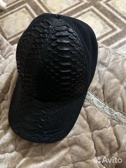 Кепка из кожи питона