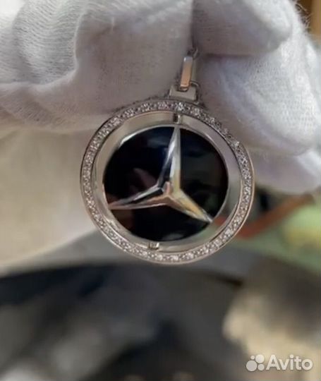 Золотой брелок mercedec