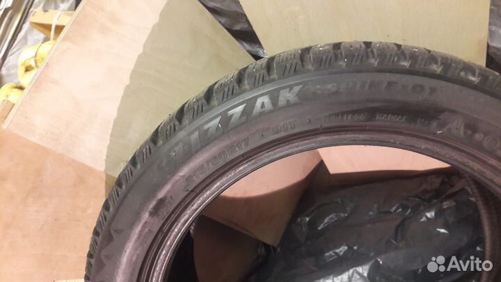 Bridgestone Blizzak Spike-01 215/50 R17 91T