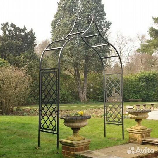Арка садовая кованая