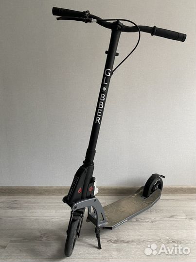 Самокат globber (черный и красный) 2 штуки