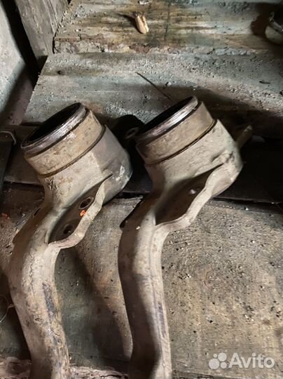 Продам поворотные кулаки на ниву 21214