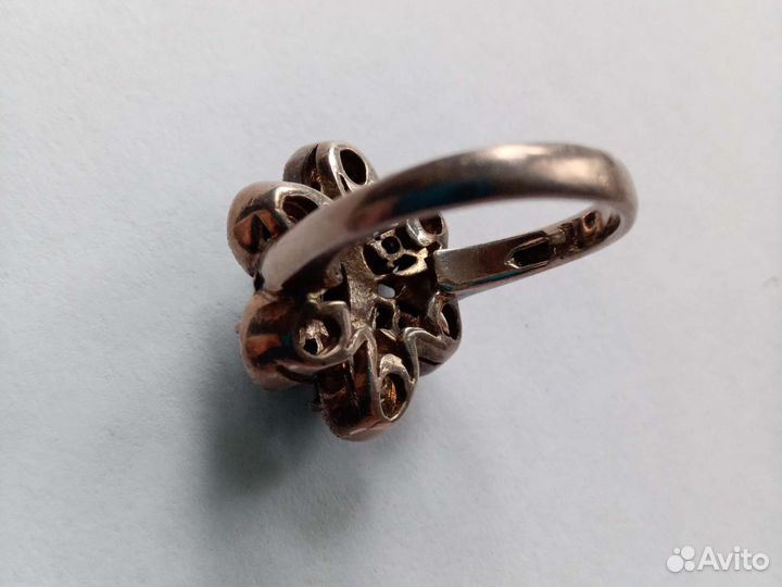 Кольцо с камнями