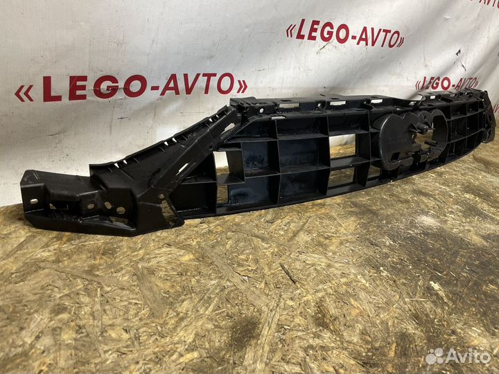 Audi A6 C8 Кронштейн решётки радиатора