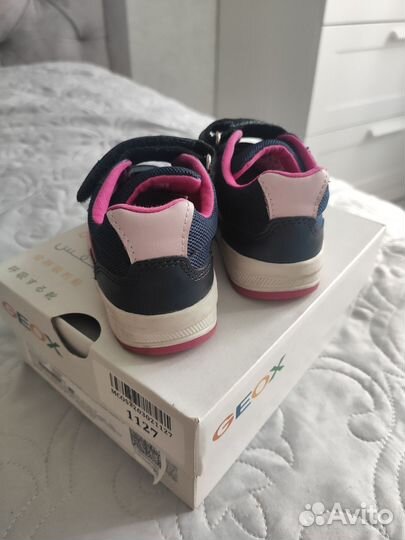 Кроссовки для девочки