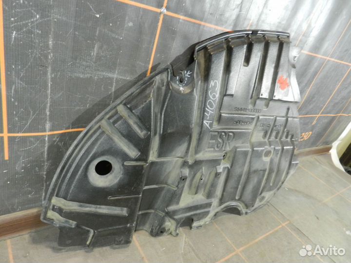 Пыльник двигателя правый - Lexus ES 6