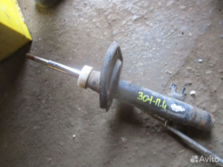 Амортизатор передний левый Peugeot 301