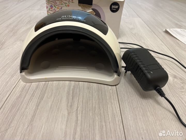 Лампа для сушки ногтей