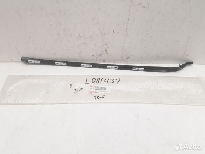 Молдинг лобового стекла левый Toyota Highlander 3