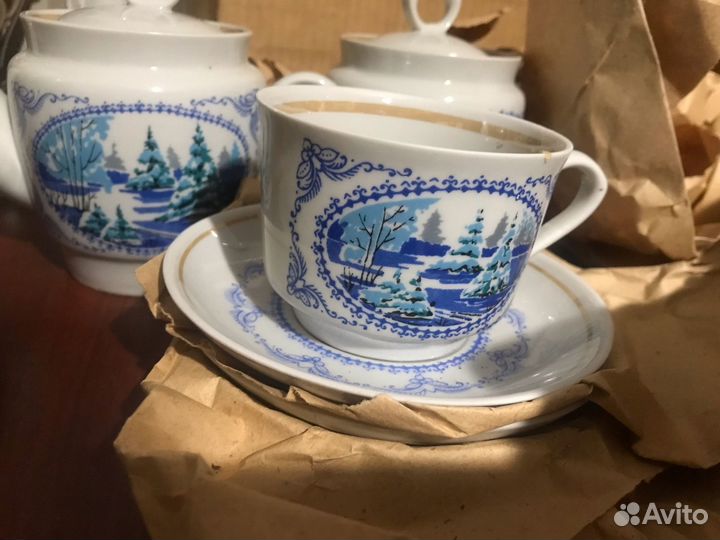 Сервиз чайный ссср-нов. 12 персон Бориславский з-д