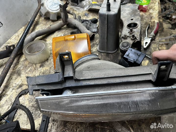 Фара передняя правая Transporter t4 Volkswagen