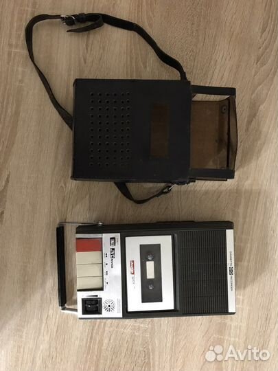 Портативный магнитофон JVC Nivico 1602u (1972 г.)