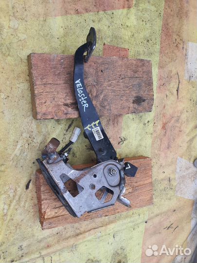 Педаль сцепления Hyundai veloster 2013 год