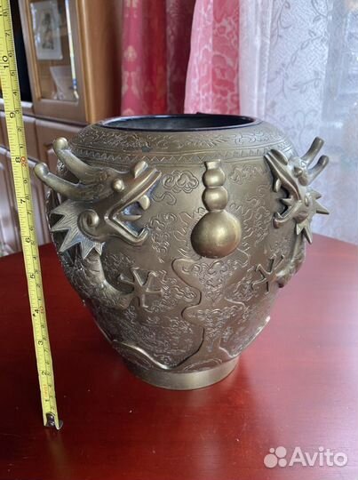 Бронзовая ваза