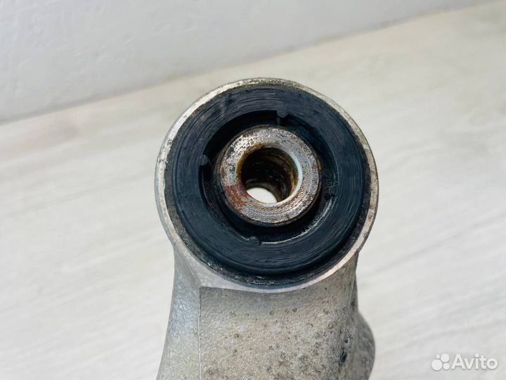 Кулак задний правый Honda Civic 4D