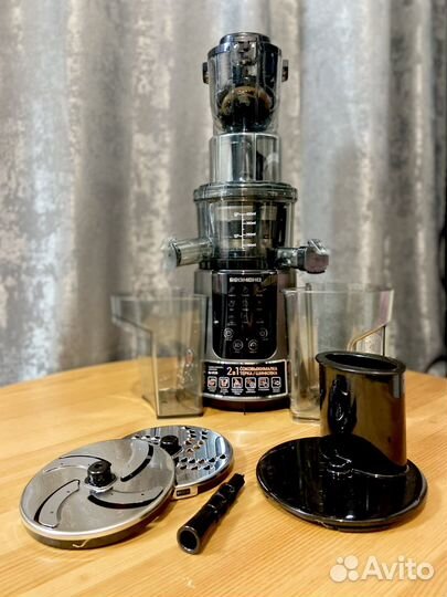 Соковыжималка шнековая Redmond RJ-912S