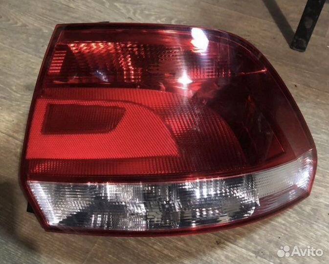 Фонарь на volkswagen polo правый
