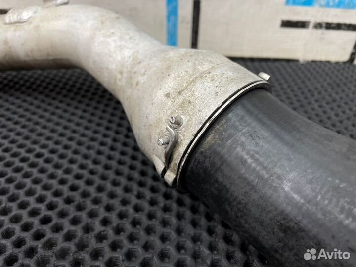 Патрубок интеркулера правый Volkswagen Touareg 7LA