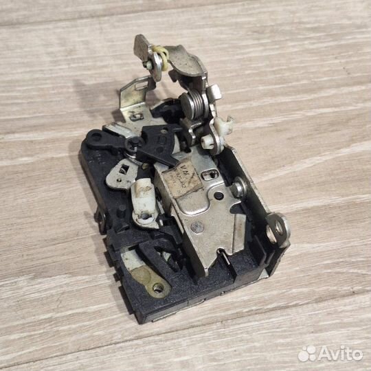 Замок двери передний правый Renault Logan 1