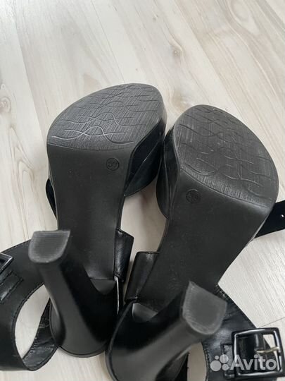 Босоножки женские
