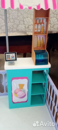 Большой кукольный домик с мебелью