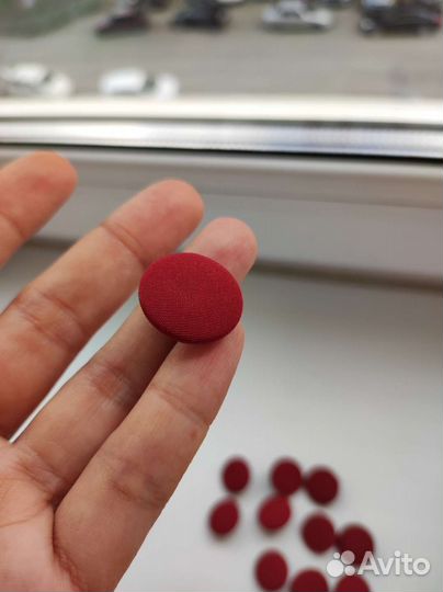 Пуговицы бордо, на ножке