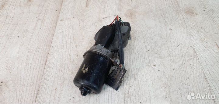 Моторчик стеклоочистителя передний Opel Vivaro