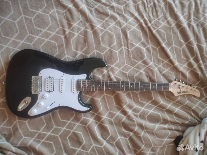 Электро гитара fender squier bullet Strat