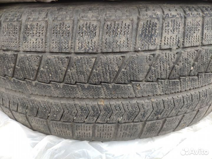 Bridgestone Blizzak VRX 225/65 R17