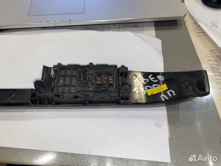 Блок стеклоподъемника Chevrolet Aveo T300