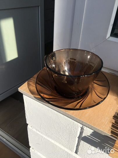 Чайнык чашечки из темного стекла