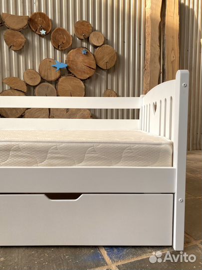 Кровать детская из массива бука