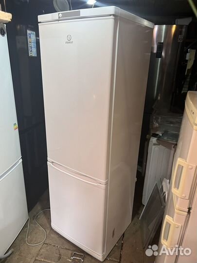 Холодильник Indesit