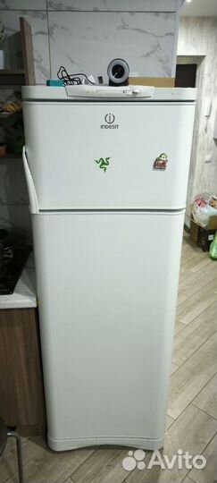 Холодильник indesit x Razer