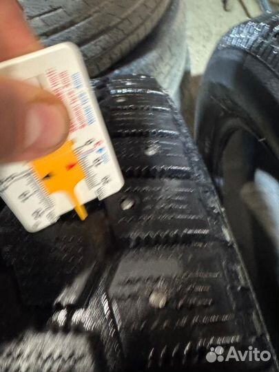 Yokohama IceGuard Stud IG65 215/65 R16